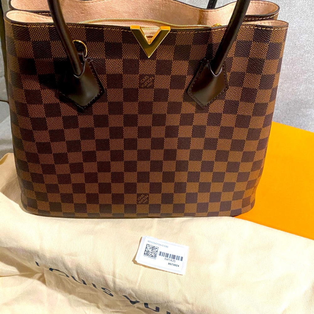 Brand New! Dust bag and box included
